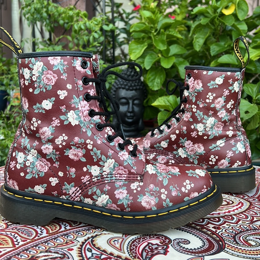 🌺🌸 Dr. Martens Burgundy Rose Floral Boots 🌸🌺 - Picture 7 of 16
